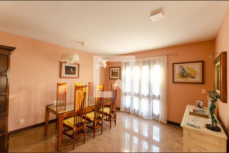 Sala de casa de condomínio à venda com 4 quartos, 280m² em Charitas, Niterói