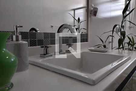 Apartamento à venda com 172m², 3 quartos e 2 vagasBanheiro Social