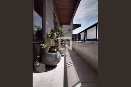 Apartamento à venda com 172m², 3 quartos e 2 vagasVaranda