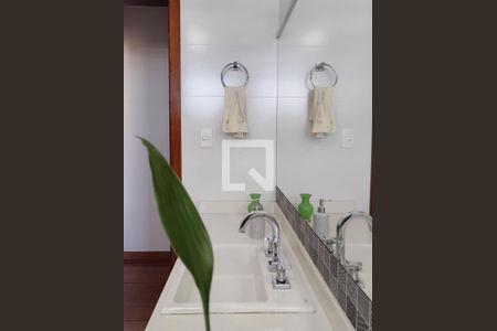 Apartamento à venda com 172m², 3 quartos e 2 vagasBanheiro Social