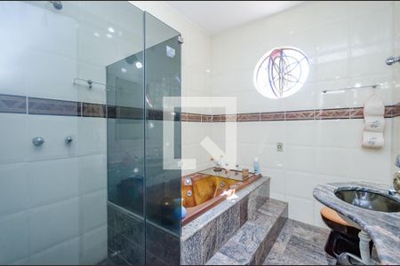 Casa à venda com 640m², 5 quartos e 5 vagas Casa à venda com 640m², 5 quartos e 5 vagasBanheiro Social 2