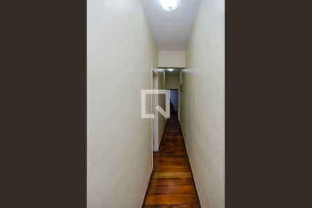 Casa à venda com 640m², 5 quartos e 5 vagas Casa à venda com 640m², 5 quartos e 5 vagasCorredor