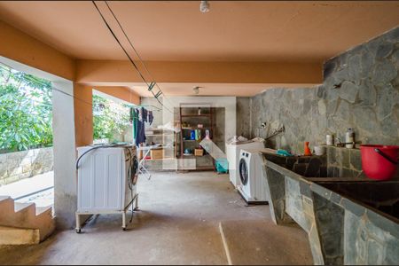 Casa à venda com 640m², 5 quartos e 5 vagas Casa à venda com 640m², 5 quartos e 5 vagasÁrea de Serviço