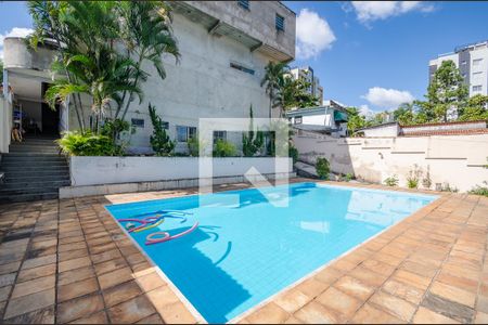 Casa à venda com 640m², 5 quartos e 5 vagas Casa à venda com 640m², 5 quartos e 5 vagasPiscina