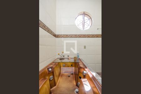 Casa à venda com 640m², 5 quartos e 5 vagas Casa à venda com 640m², 5 quartos e 5 vagasBanheiro Social 2