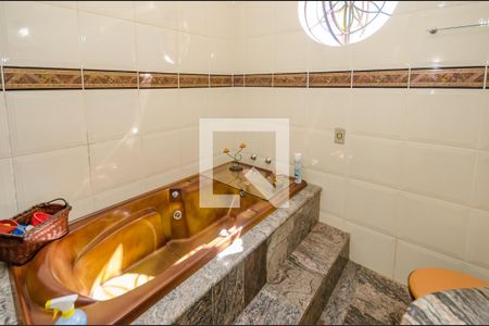 Casa à venda com 640m², 5 quartos e 5 vagas Casa à venda com 640m², 5 quartos e 5 vagasBanheiro Social 2