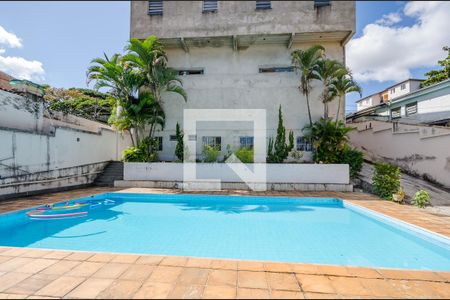 Casa à venda com 640m², 5 quartos e 5 vagas Casa à venda com 640m², 5 quartos e 5 vagasPiscina