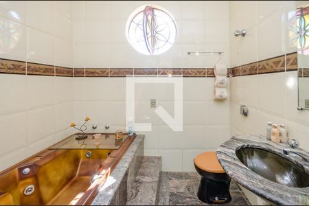 Casa à venda com 640m², 5 quartos e 5 vagas Casa à venda com 640m², 5 quartos e 5 vagasBanheiro Social 2