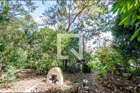 Casa à venda com 640m², 5 quartos e 5 vagas Casa à venda com 640m², 5 quartos e 5 vagasQuintal