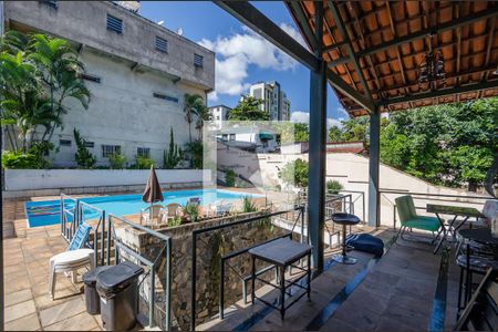 Casa à venda com 640m², 5 quartos e 5 vagas Casa à venda com 640m², 5 quartos e 5 vagasVaranda