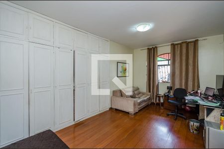 Casa à venda com 640m², 5 quartos e 5 vagas Casa à venda com 640m², 5 quartos e 5 vagasQuarto 5