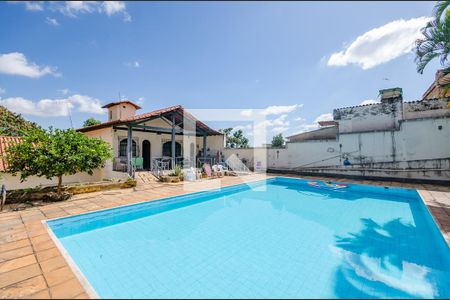 Casa à venda com 640m², 5 quartos e 5 vagas Casa à venda com 640m², 5 quartos e 5 vagasPiscina