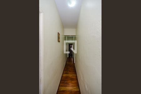 Casa à venda com 640m², 5 quartos e 5 vagas Casa à venda com 640m², 5 quartos e 5 vagasCorredor