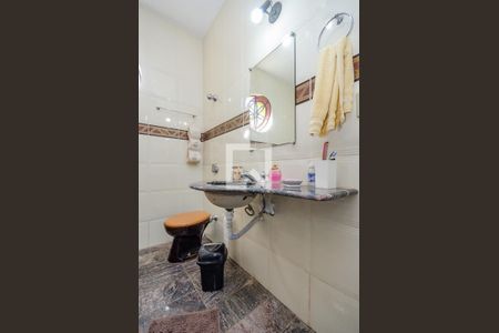 Casa à venda com 640m², 5 quartos e 5 vagas Casa à venda com 640m², 5 quartos e 5 vagasBanheiro Social 2