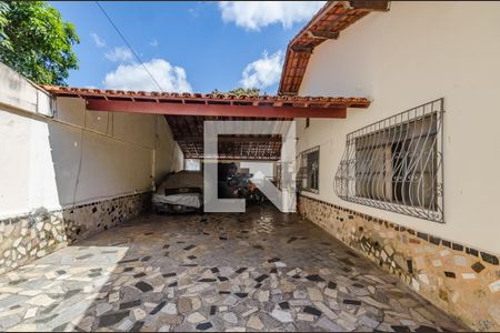 Casa à venda com 640m², 5 quartos e 5 vagas Casa à venda com 640m², 5 quartos e 5 vagasGaragem