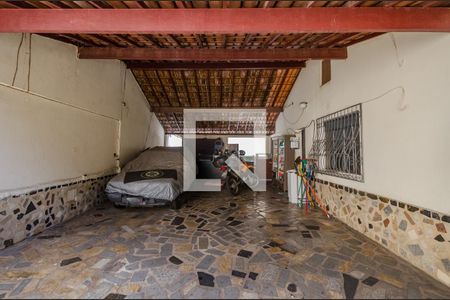 Casa à venda com 640m², 5 quartos e 5 vagas Casa à venda com 640m², 5 quartos e 5 vagasGaragem