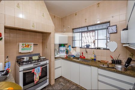 Casa à venda com 640m², 5 quartos e 5 vagas Casa à venda com 640m², 5 quartos e 5 vagasCozinha