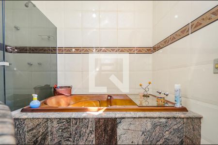 Casa à venda com 640m², 5 quartos e 5 vagas Casa à venda com 640m², 5 quartos e 5 vagasBanheiro Social 2