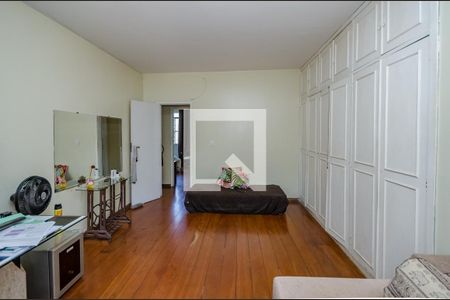 Casa à venda com 640m², 5 quartos e 5 vagas Casa à venda com 640m², 5 quartos e 5 vagasQuarto 5