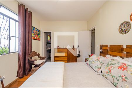 Casa à venda com 640m², 5 quartos e 5 vagas Casa à venda com 640m², 5 quartos e 5 vagasSuíte 2