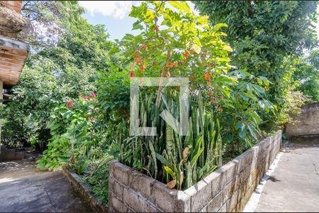 Casa à venda com 640m², 5 quartos e 5 vagas Casa à venda com 640m², 5 quartos e 5 vagasQuintal