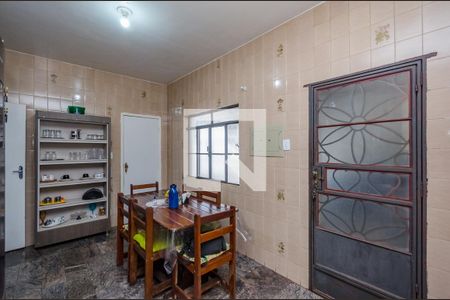 Casa à venda com 640m², 5 quartos e 5 vagas Casa à venda com 640m², 5 quartos e 5 vagasCopa