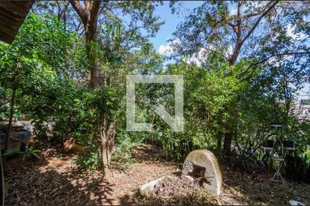 Casa à venda com 640m², 5 quartos e 5 vagas Casa à venda com 640m², 5 quartos e 5 vagasQuintal