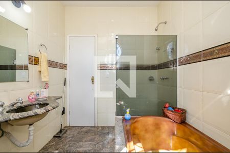 Casa à venda com 640m², 5 quartos e 5 vagas Casa à venda com 640m², 5 quartos e 5 vagasBanheiro Social 2