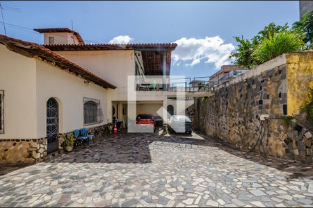 Casa à venda com 640m², 5 quartos e 5 vagas Casa à venda com 640m², 5 quartos e 5 vagasGaragem