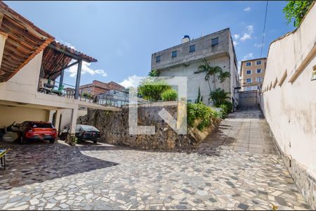 Casa à venda com 640m², 5 quartos e 5 vagas Casa à venda com 640m², 5 quartos e 5 vagasGaragem