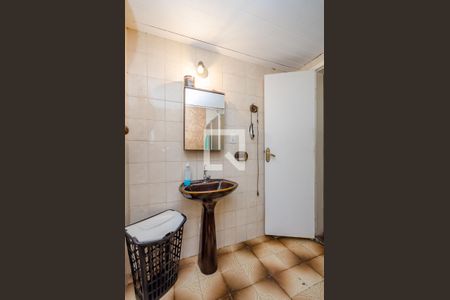 Casa à venda com 640m², 5 quartos e 5 vagas Casa à venda com 640m², 5 quartos e 5 vagasBanheiro Social 1