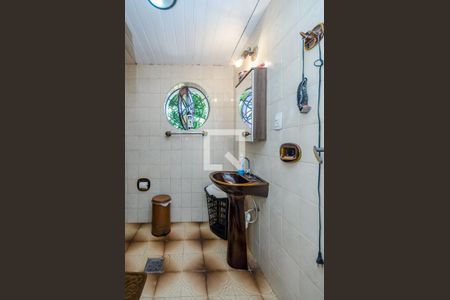 Casa à venda com 640m², 5 quartos e 5 vagas Casa à venda com 640m², 5 quartos e 5 vagasBanheiro Social 1