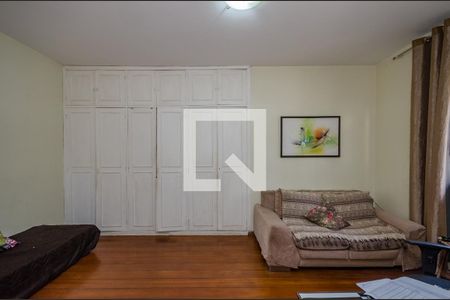 Casa à venda com 640m², 5 quartos e 5 vagas Casa à venda com 640m², 5 quartos e 5 vagasQuarto 5