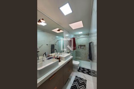 Casa à venda com 250m², 4 quartos e 5 vagasBanheiro da Suíte 4