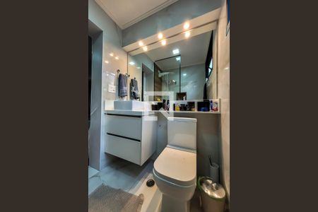 Casa à venda com 250m², 4 quartos e 5 vagasBanheiro da Suíte 2