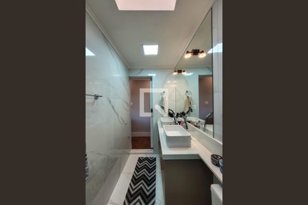 Casa à venda com 250m², 4 quartos e 5 vagasBanheiro da Suíte 4