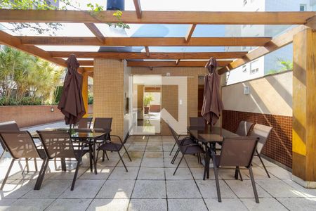 Apartamento para alugar com 121m², 3 quartos e 2 vagas Apartamento para alugar com 121m², 3 quartos e 2 vagasÁrea comum - Churrasqueira