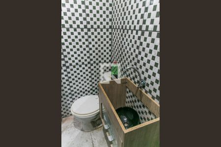 Casa à venda com 225m², 2 quartos e 1 vaga Casa à venda com 225m², 2 quartos e 1 vagaBanheiro da Suíte 2