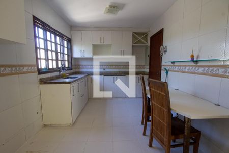 Casa para alugar com 360m², 6 quartos e 4 vagas Casa para alugar com 360m², 6 quartos e 4 vagasCozinha