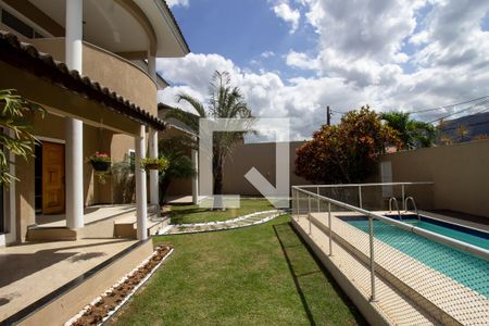 Casa para alugar com 360m², 6 quartos e 4 vagas Casa para alugar com 360m², 6 quartos e 4 vagasQuintal