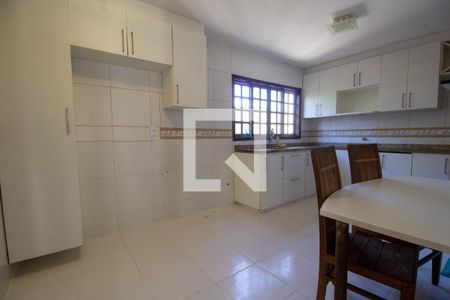 Casa para alugar com 360m², 6 quartos e 4 vagas Casa para alugar com 360m², 6 quartos e 4 vagasCozinha
