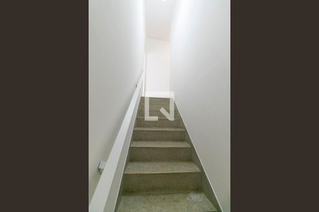 Escadas de casa à venda com 4 quartos, 150m² em Vila Fernandes, São Paulo