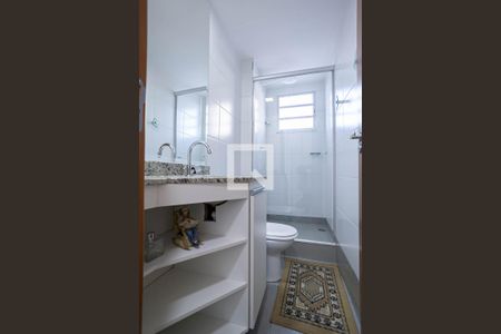 Apartamento para alugar com 55m², 2 quartos e 1 vaga Apartamento para alugar com 55m², 2 quartos e 1 vagaBanheiro social