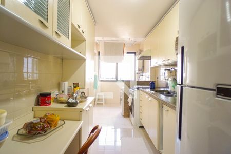 Apartamento à venda com 110m², 3 quartos e 2 vagas Apartamento à venda com 110m², 3 quartos e 2 vagasCozinha e Área de Serviço