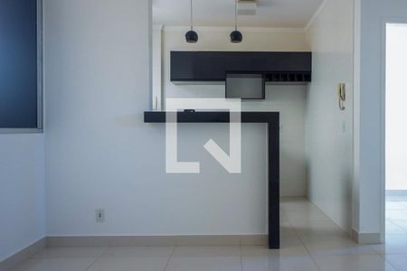 Sala de casa de condomínio para alugar com 2 quartos, 43m² em Gávea, Uberlândia