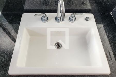 Casa de condomínio para alugar com 265m², 4 quartos e 3 vagas Casa de condomínio para alugar com 265m², 4 quartos e 3 vagasBanheiro da Suíte 4