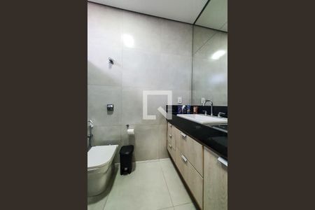 Casa de condomínio para alugar com 265m², 4 quartos e 3 vagas Casa de condomínio para alugar com 265m², 4 quartos e 3 vagasBanheiro da Suíte 2