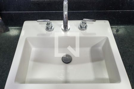 Casa de condomínio para alugar com 265m², 4 quartos e 3 vagas Casa de condomínio para alugar com 265m², 4 quartos e 3 vagasBanheiro da Suíte 2