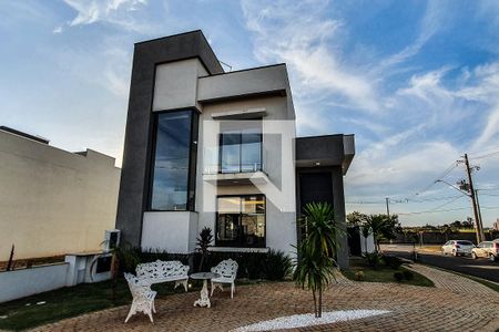Casa de condomínio para alugar com 265m², 4 quartos e 3 vagas Casa de condomínio para alugar com 265m², 4 quartos e 3 vagasFachada