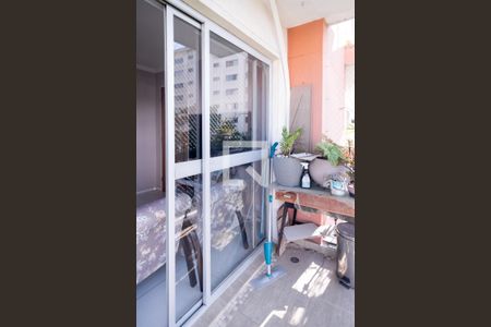 Apartamento à venda com 74m², 2 quartos e 1 vaga Apartamento à venda com 74m², 2 quartos e 1 vagaVaranda